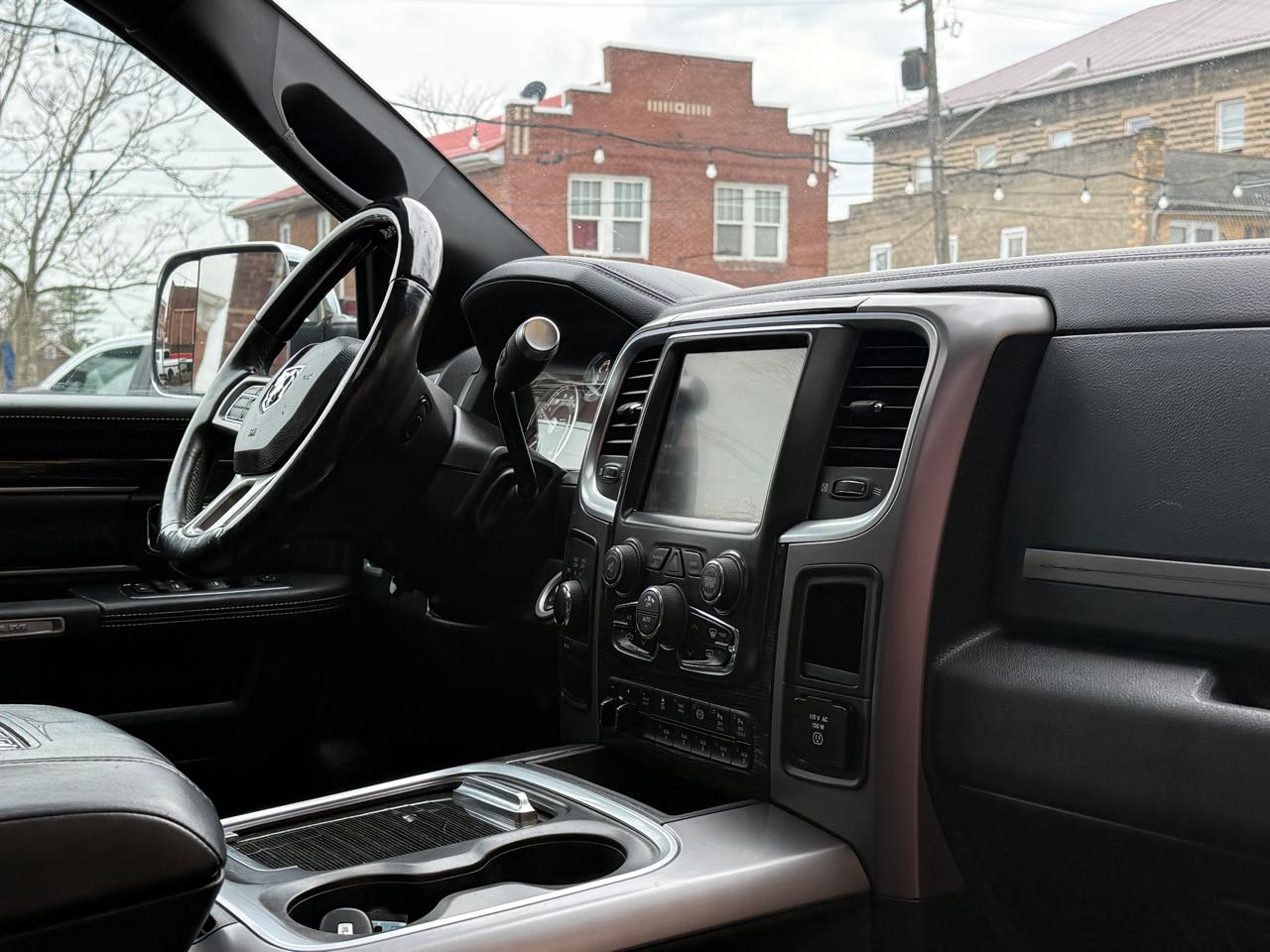 RAM 2500 4WD Mega Cab 160.5" Laramie Limited 2017