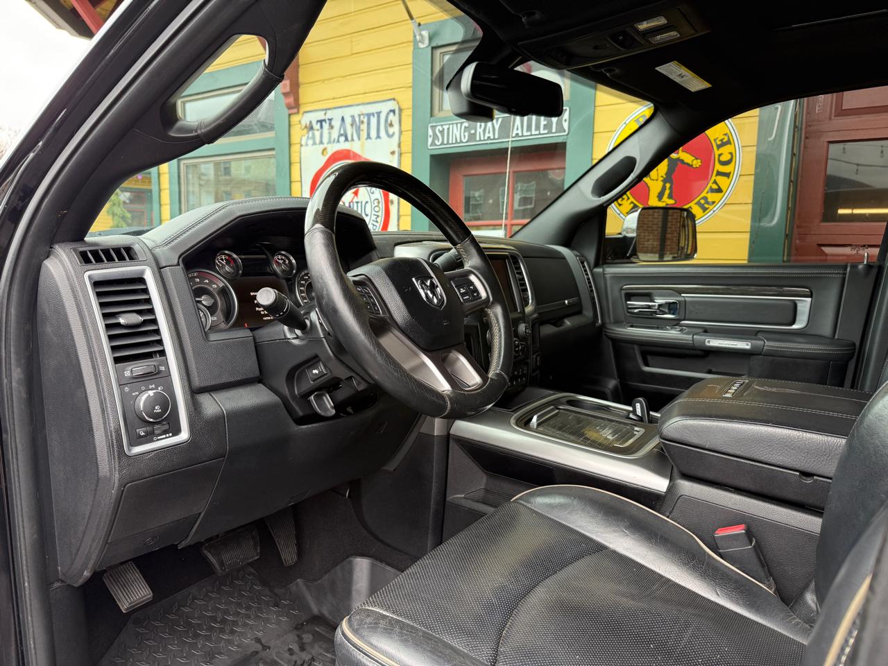 RAM 2500 4WD Mega Cab 160.5" Laramie Limited 2016