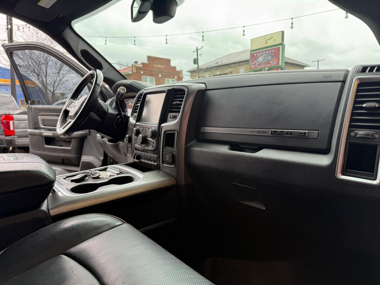 RAM 2500 4WD Mega Cab 160.5" Laramie Limited 2016