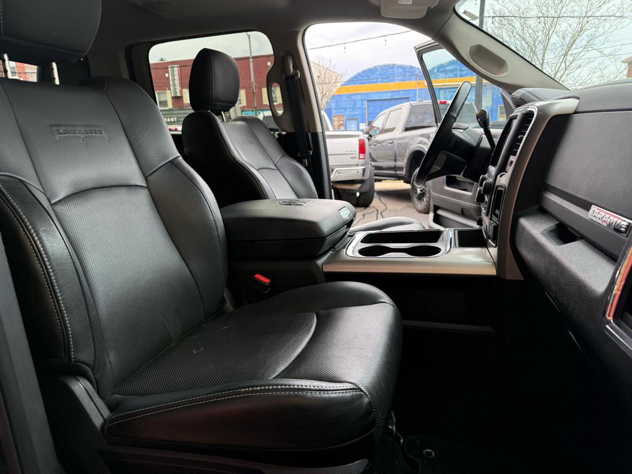 RAM 3500 Laramie Crew Cab SWB 4WD 2016