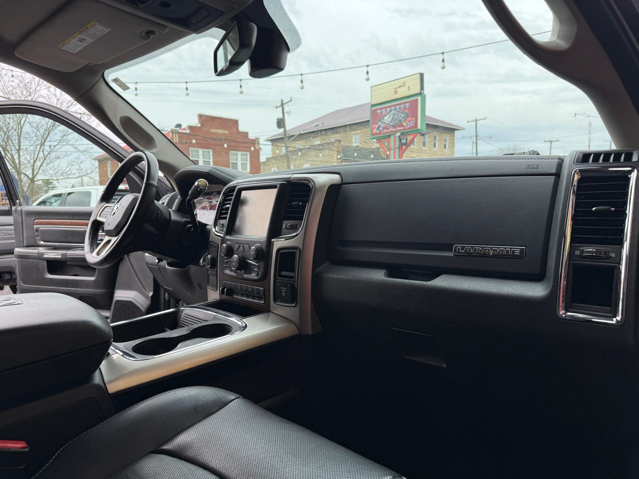 RAM 3500 Laramie Crew Cab SWB 4WD 2016