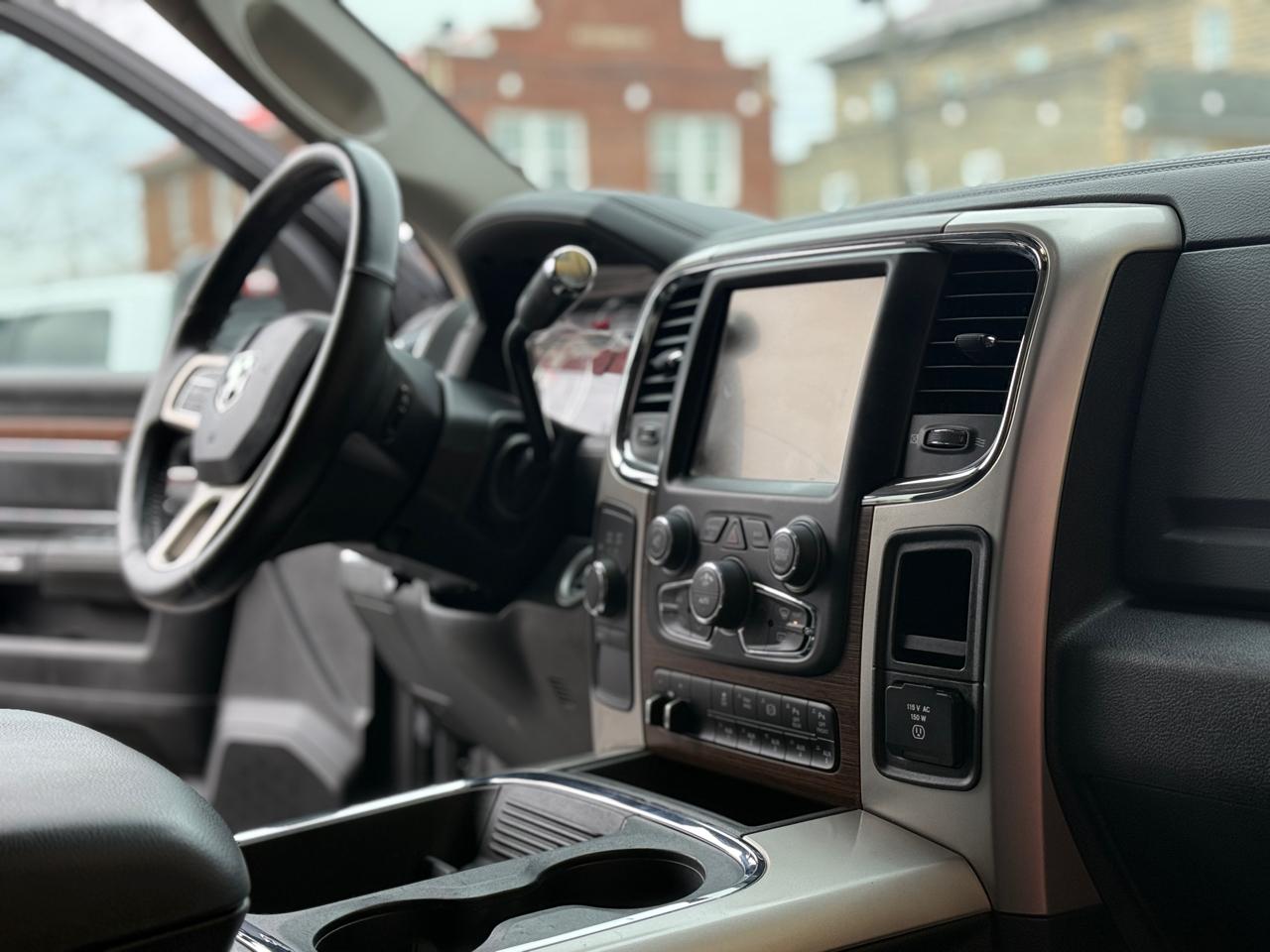 RAM 3500 Laramie Crew Cab SWB 4WD 2016