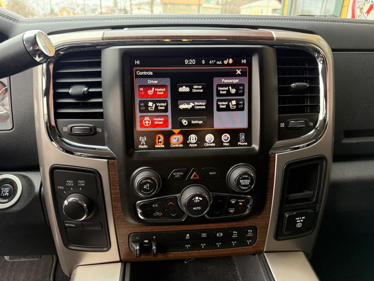 RAM 2500 Laramie 4x4 Crew Cab 6'4" Box 2016