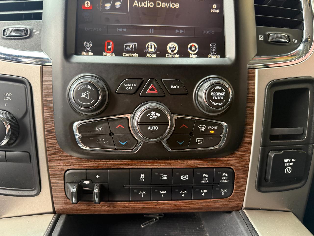 RAM 2500 Laramie 4x4 Crew Cab 6'4" Box 2016