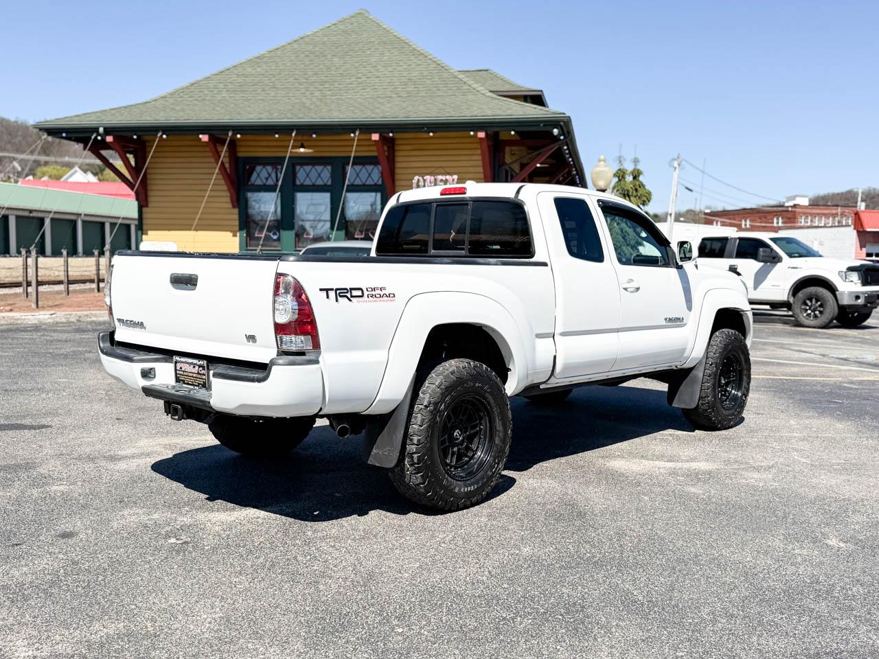 Toyota Tacoma 4WD TRD Sport Access Cab 6' Bed V6 MT (Natl) 2010