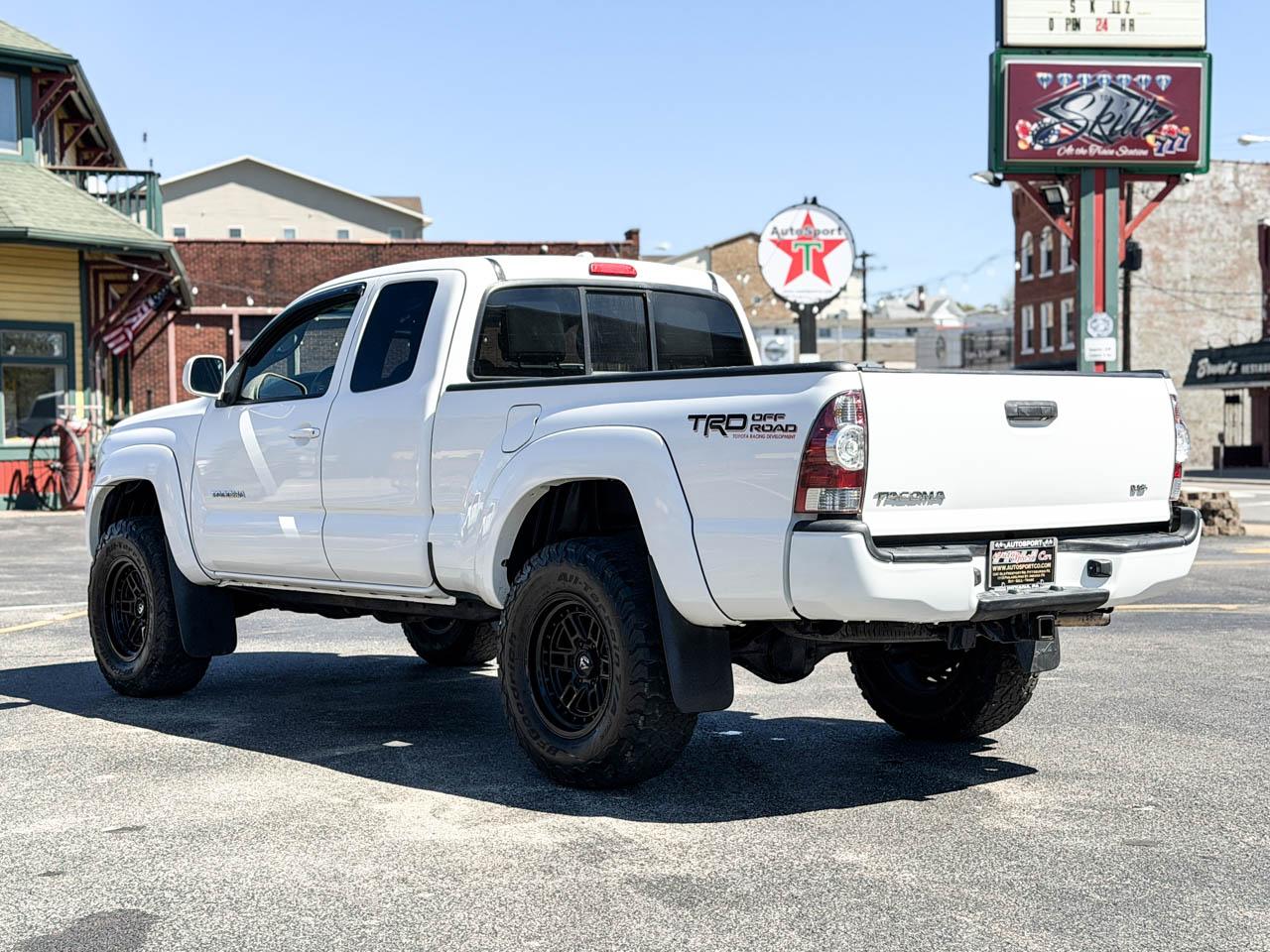 Toyota Tacoma 4WD TRD Sport Access Cab 6' Bed V6 MT (Natl) 2010