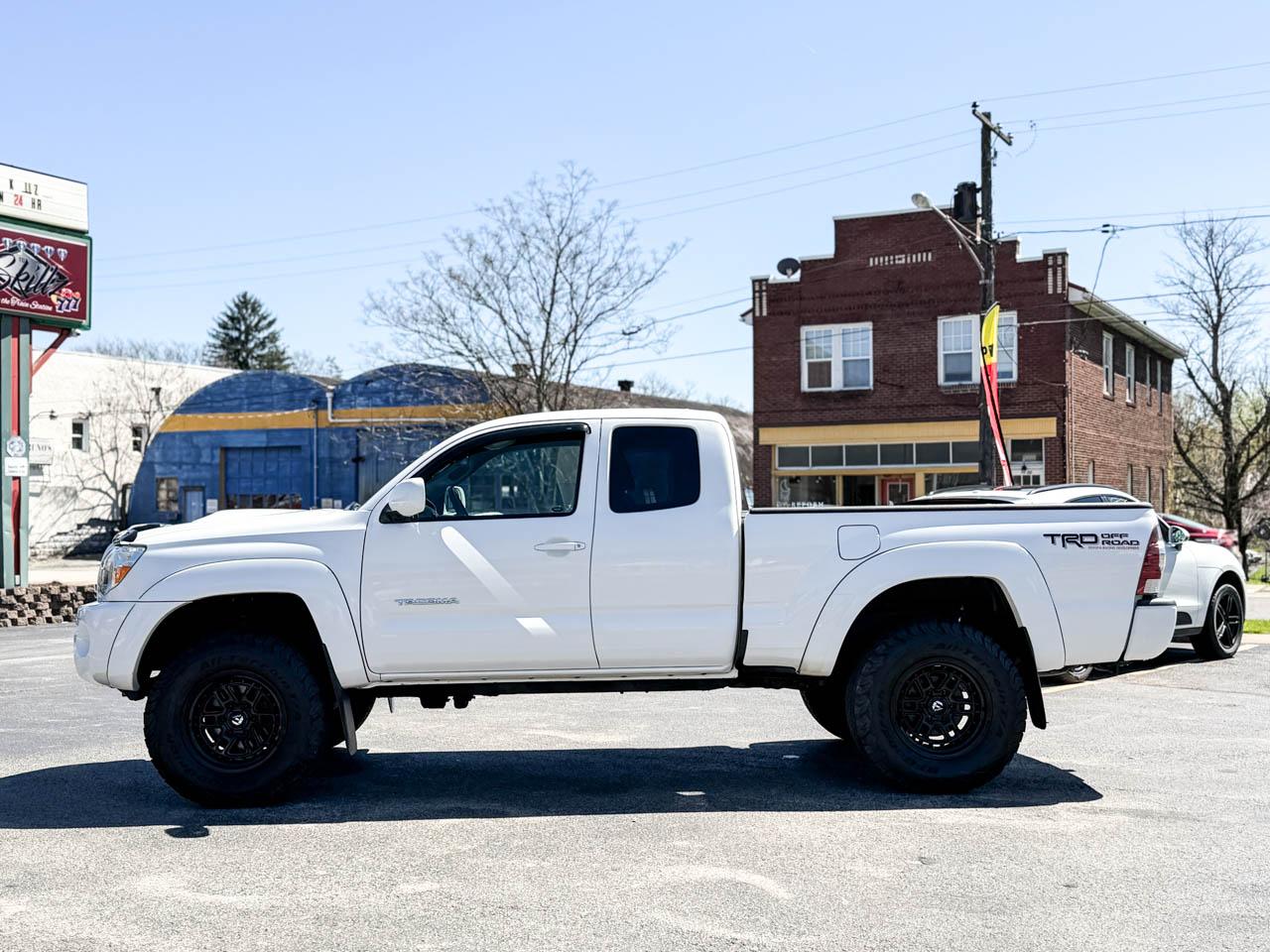 Toyota Tacoma 4WD TRD Sport Access Cab 6' Bed V6 MT (Natl) 2010