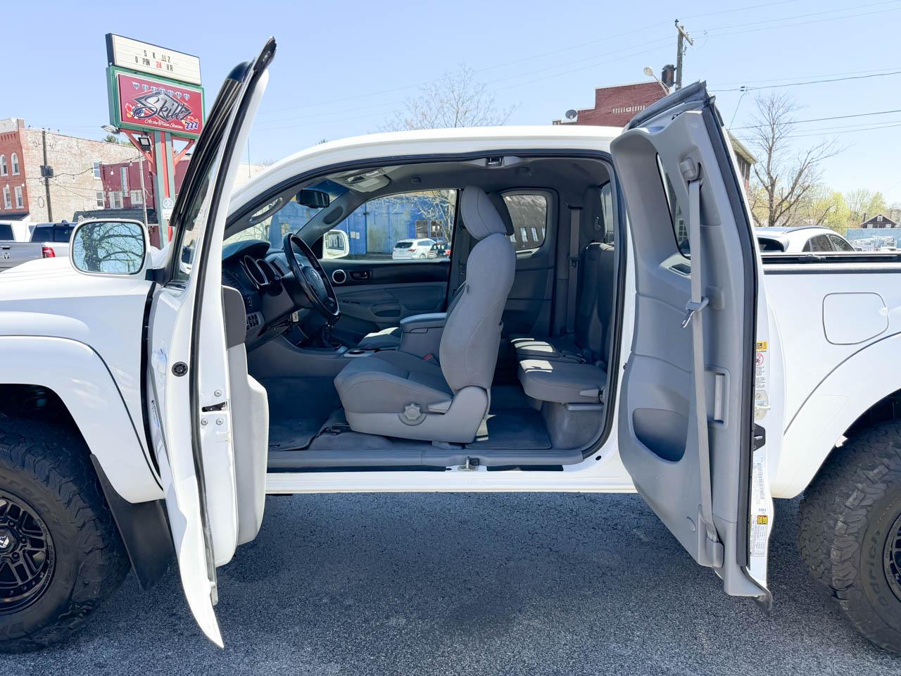 Toyota Tacoma 4WD TRD Sport Access Cab 6' Bed V6 MT (Natl) 2010