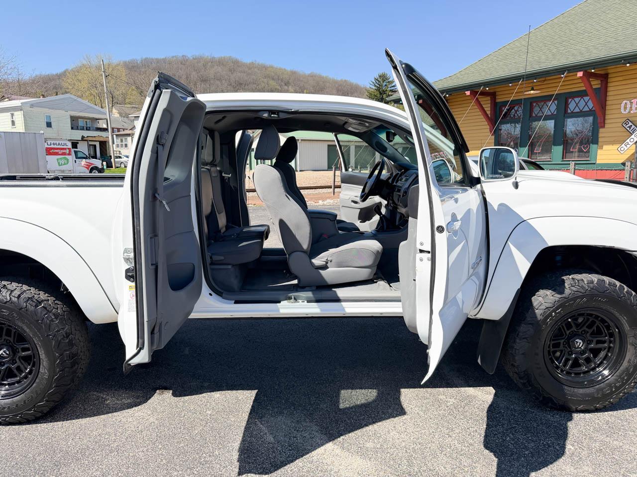 Toyota Tacoma 4WD TRD Sport Access Cab 6' Bed V6 MT (Natl) 2010