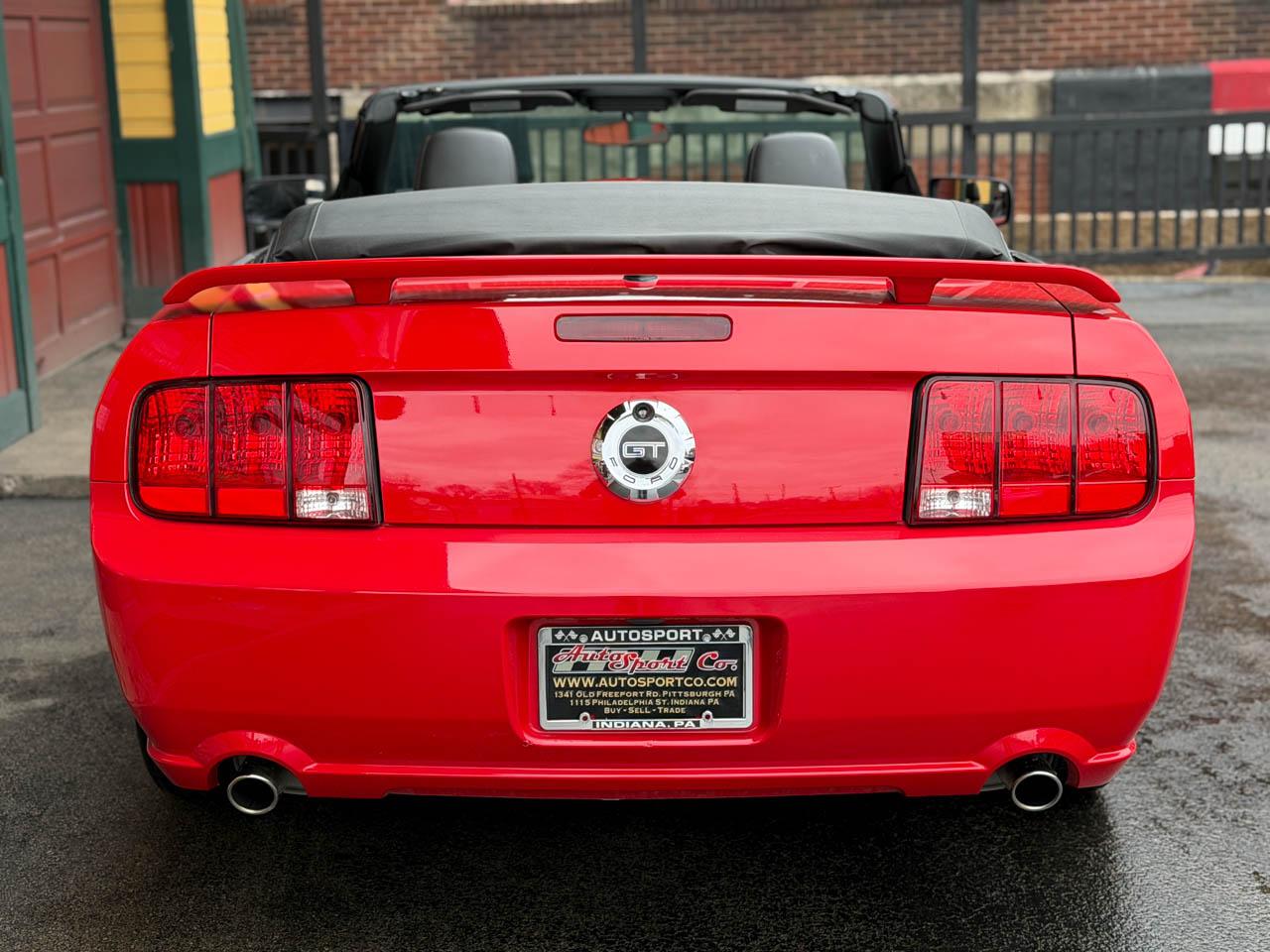Ford Mustang GT Deluxe Convertible 2007