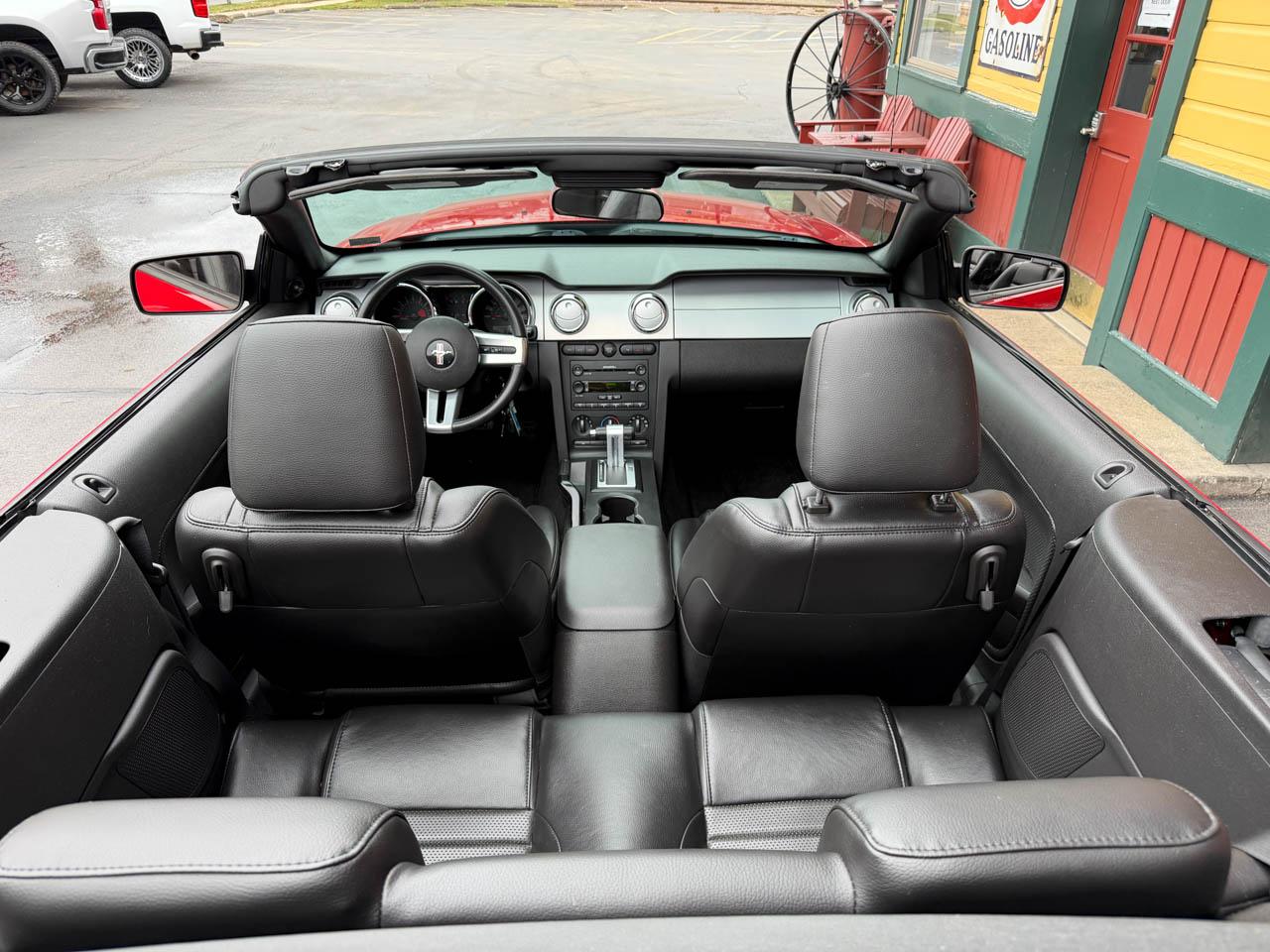 Ford Mustang GT Deluxe Convertible 2007