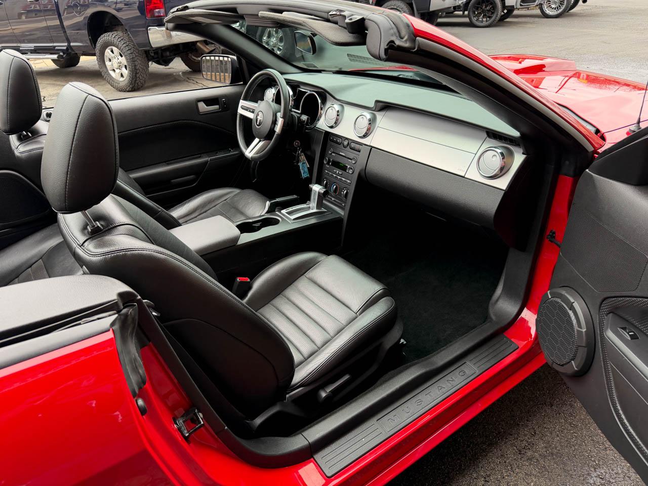 Ford Mustang GT Deluxe Convertible 2007