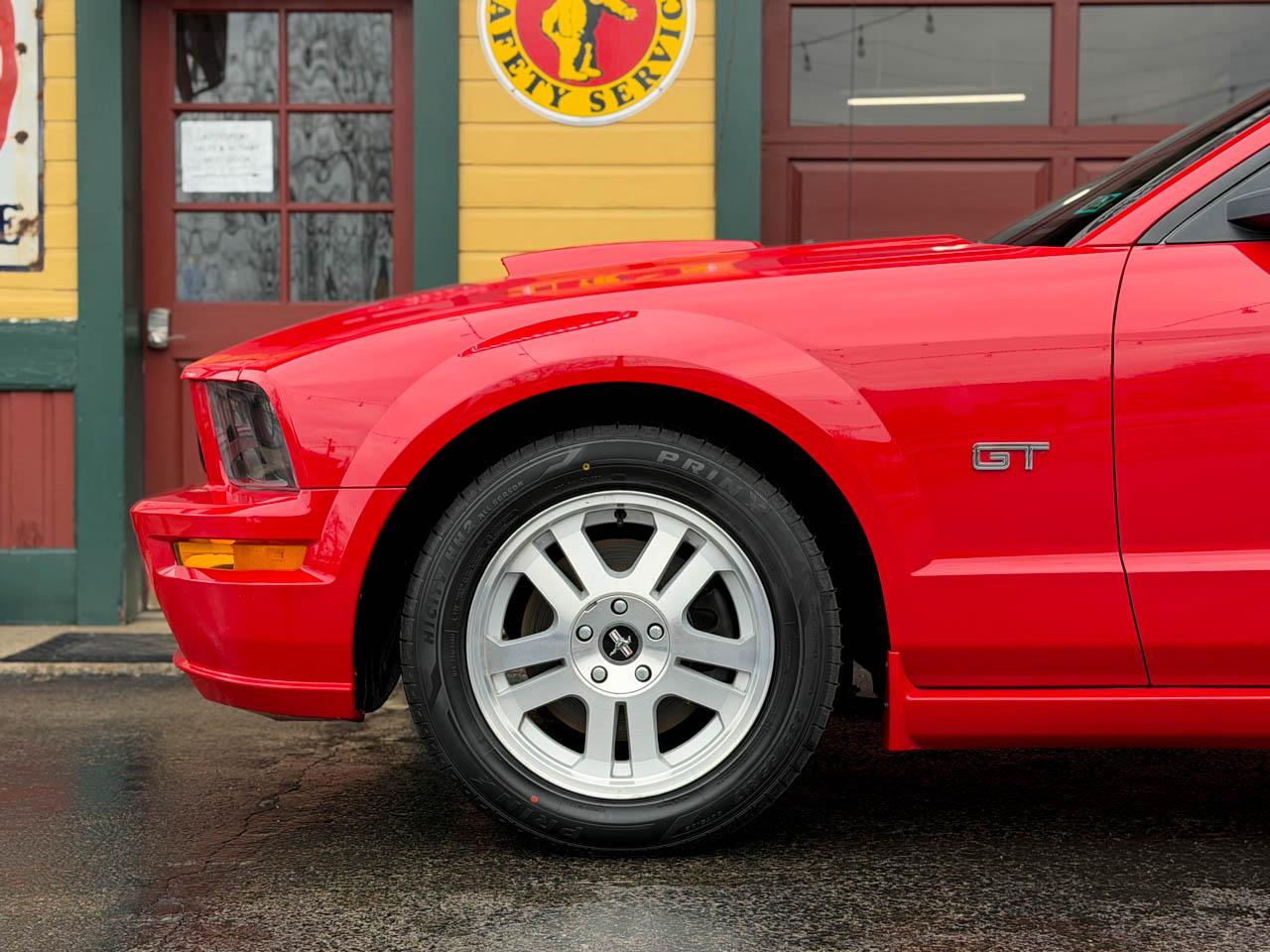 Ford Mustang GT Deluxe Convertible 2007