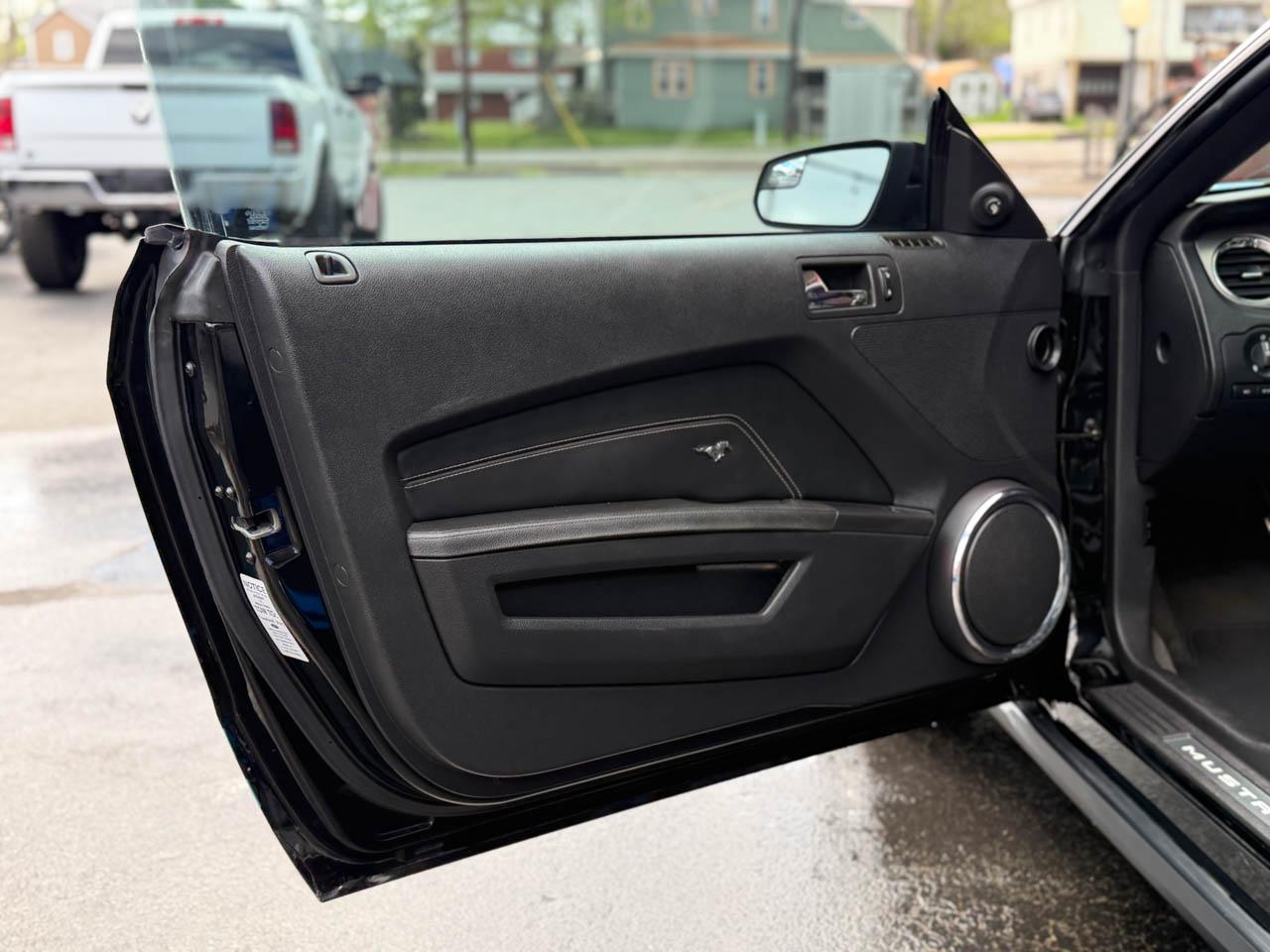 Ford Mustang GT Premium Coupe 2012