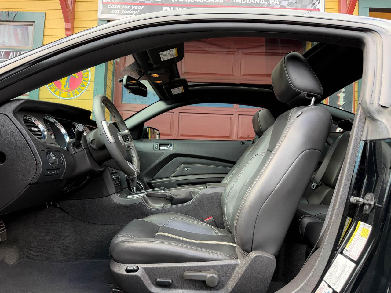 Ford Mustang GT Premium Coupe 2012