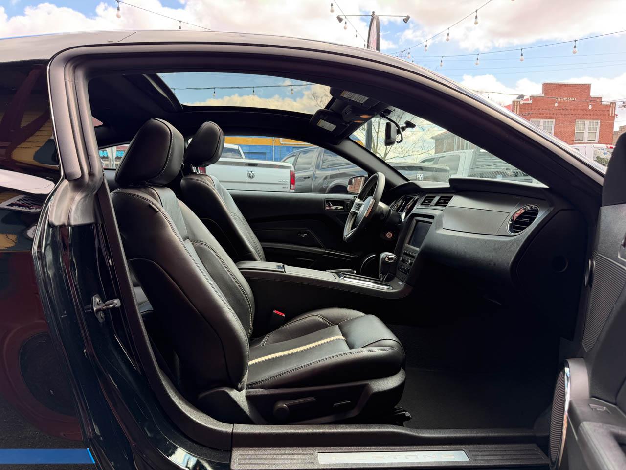 Ford Mustang GT Premium Coupe 2012