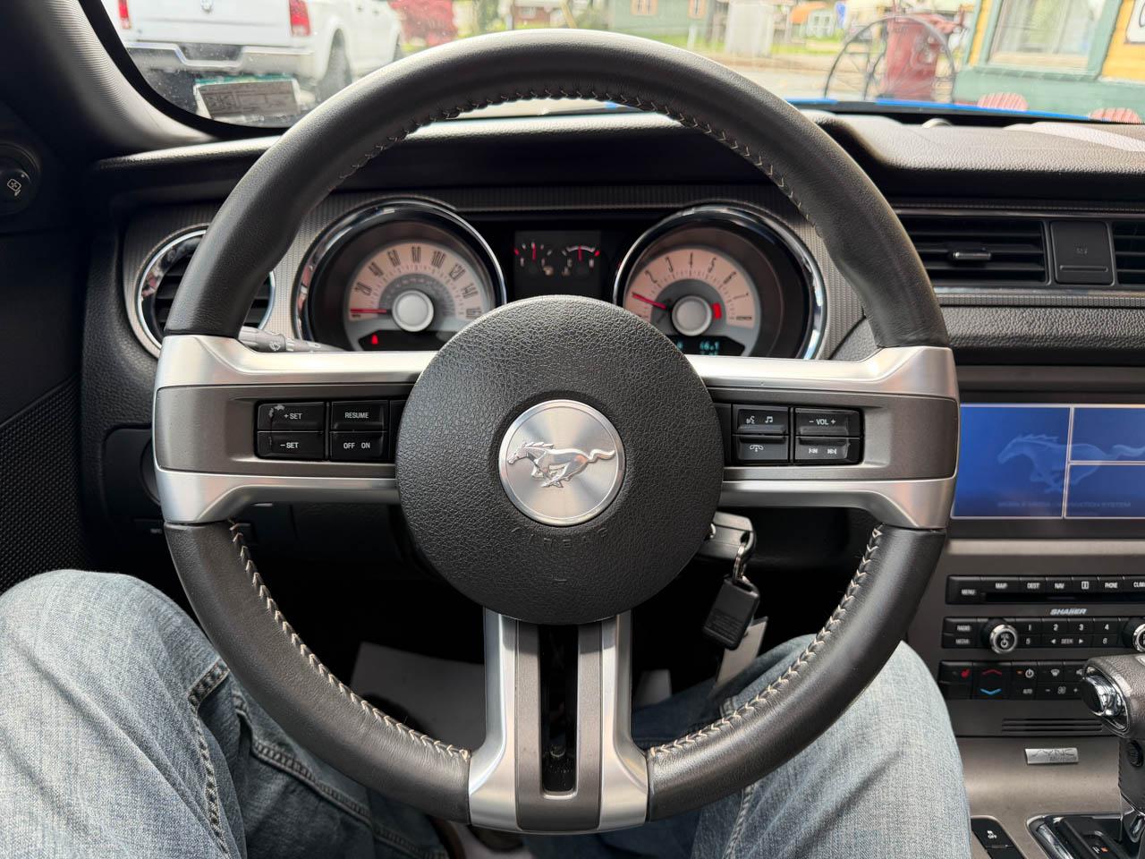 Ford Mustang GT Premium Coupe 2012