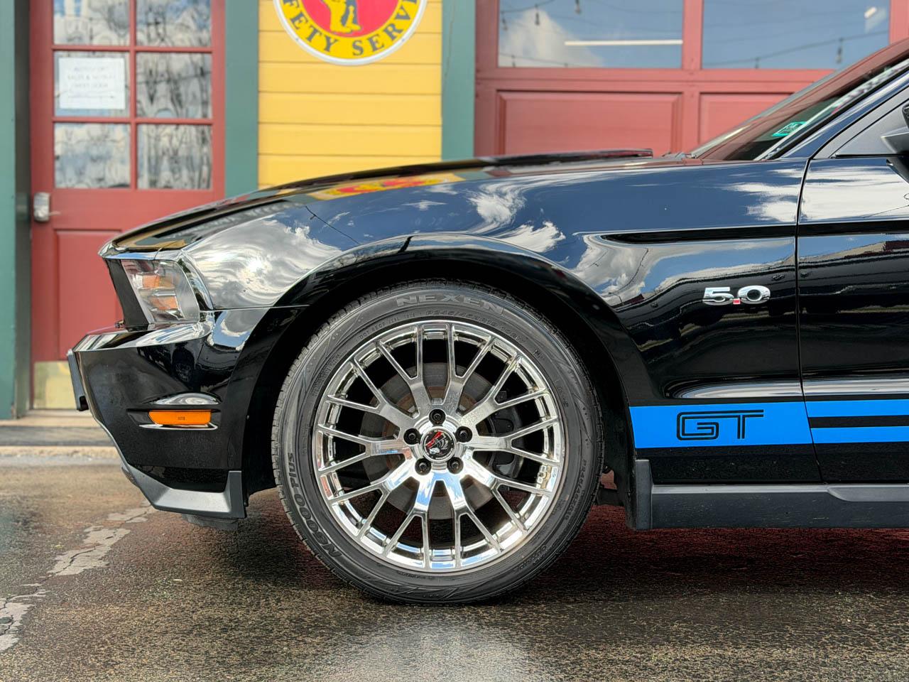 Ford Mustang GT Premium Coupe 2012