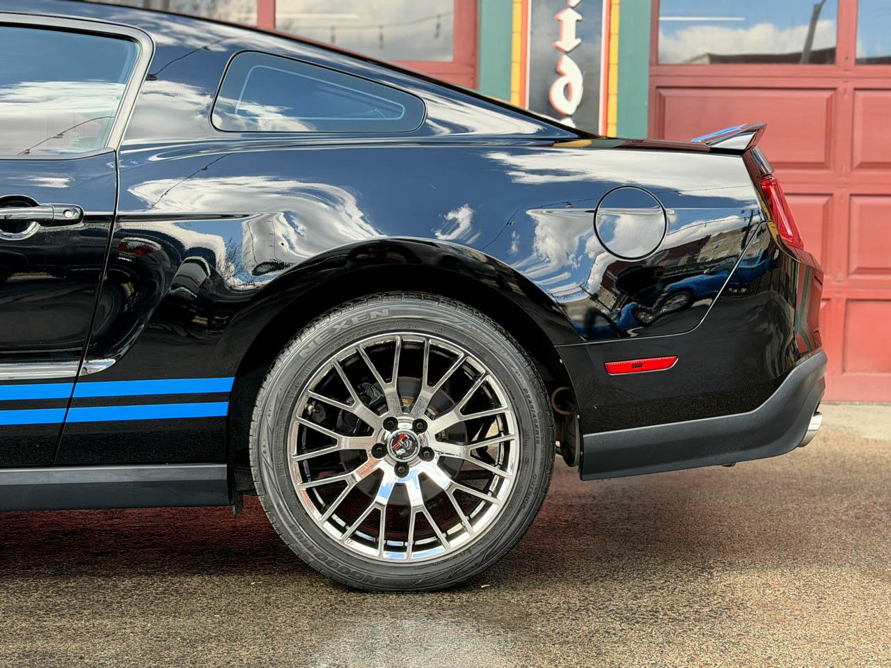 Ford Mustang GT Premium Coupe 2012