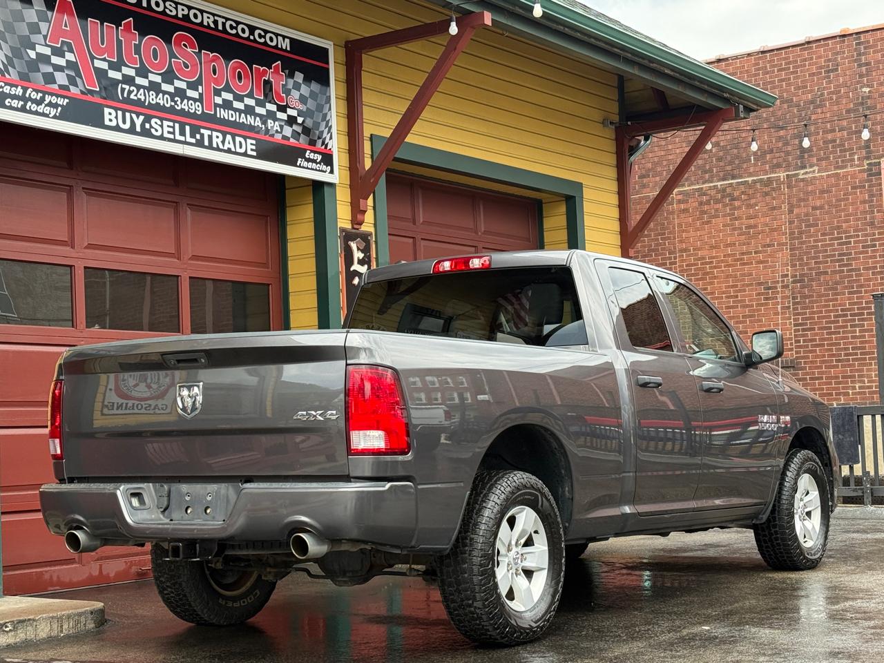 RAM 1500 4WD Quad Cab 140.5" Express 2017
