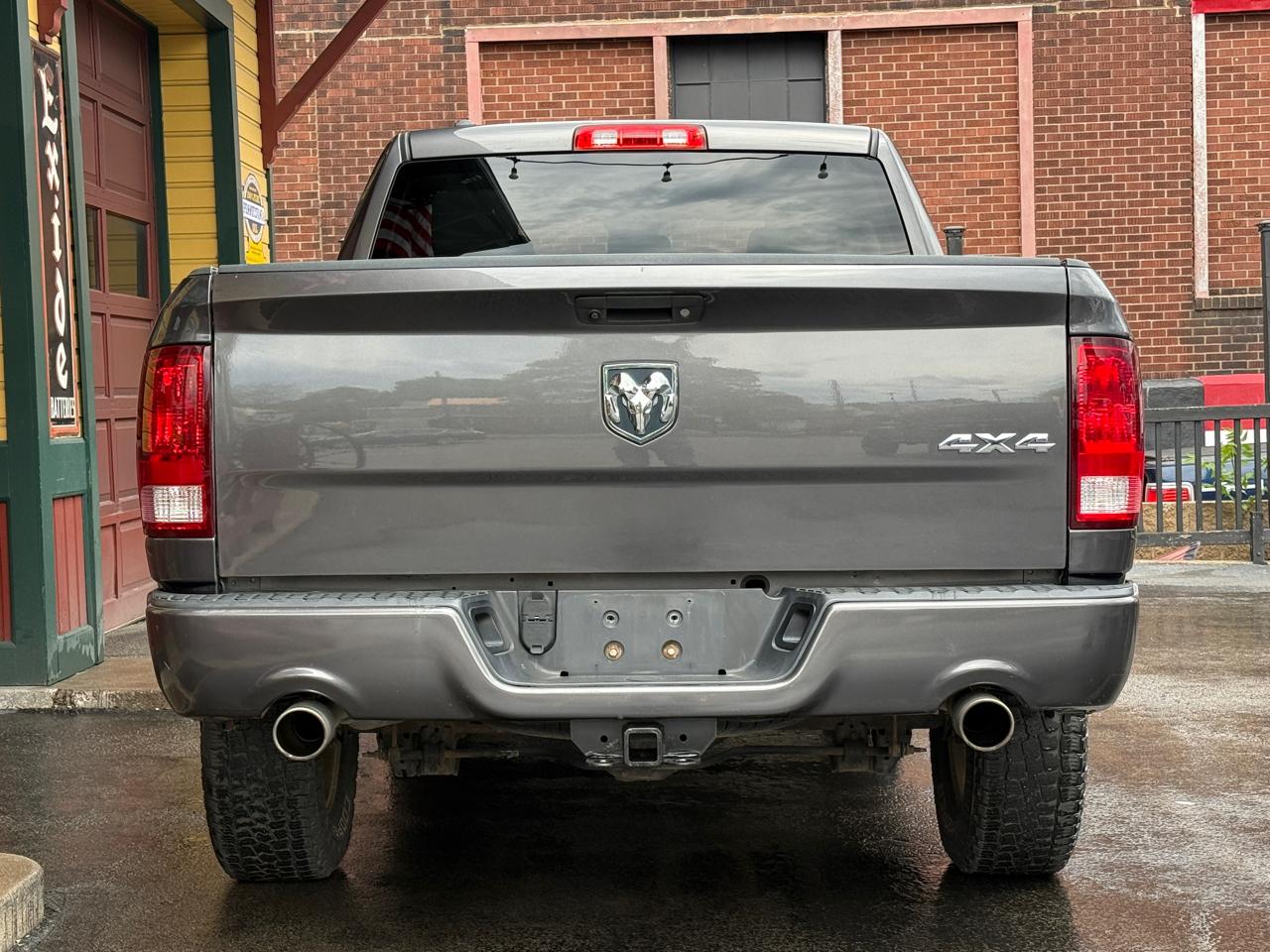 RAM 1500 4WD Quad Cab 140.5" Express 2017