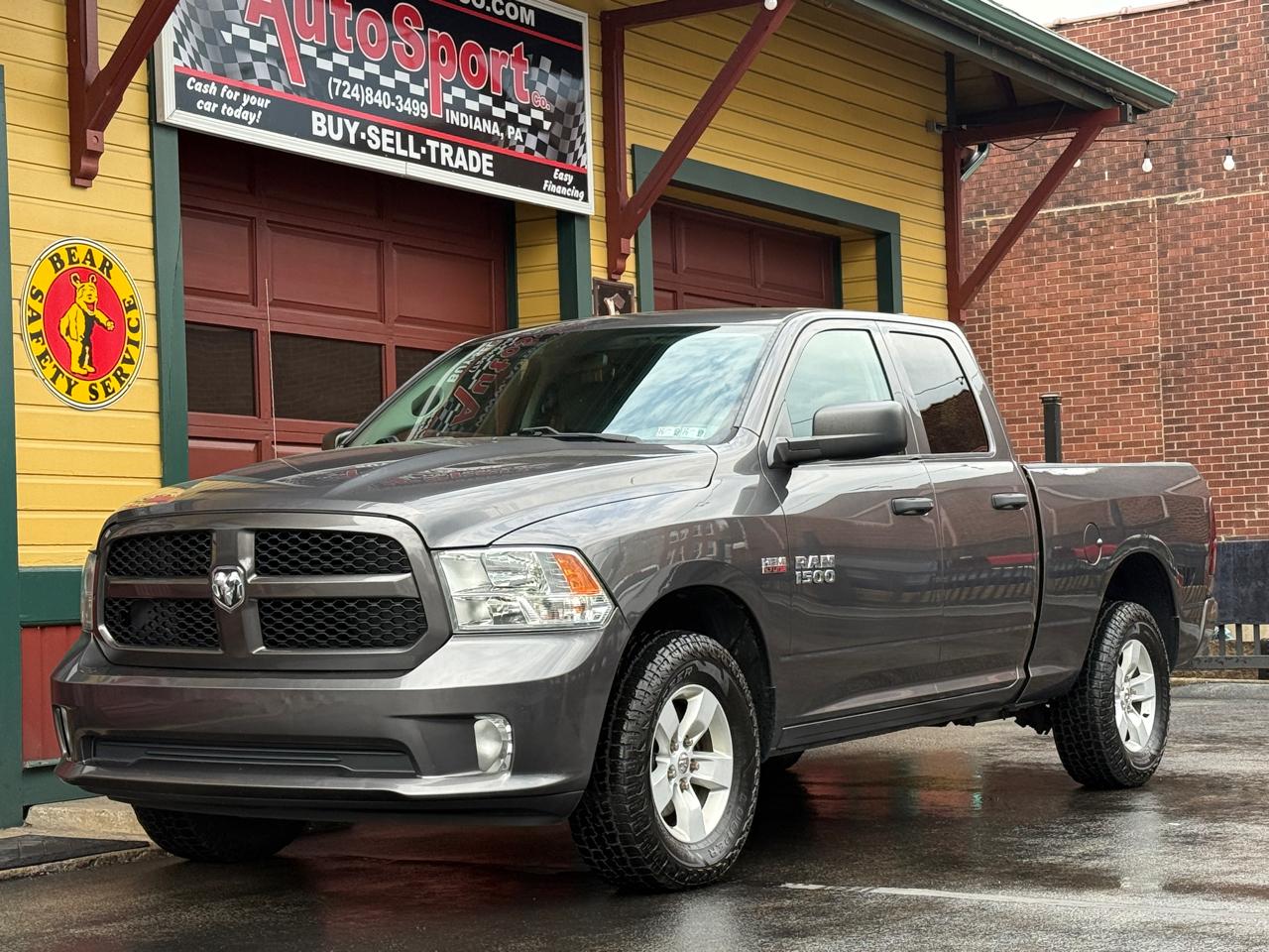RAM 1500 4WD Quad Cab 140.5" Express 2017