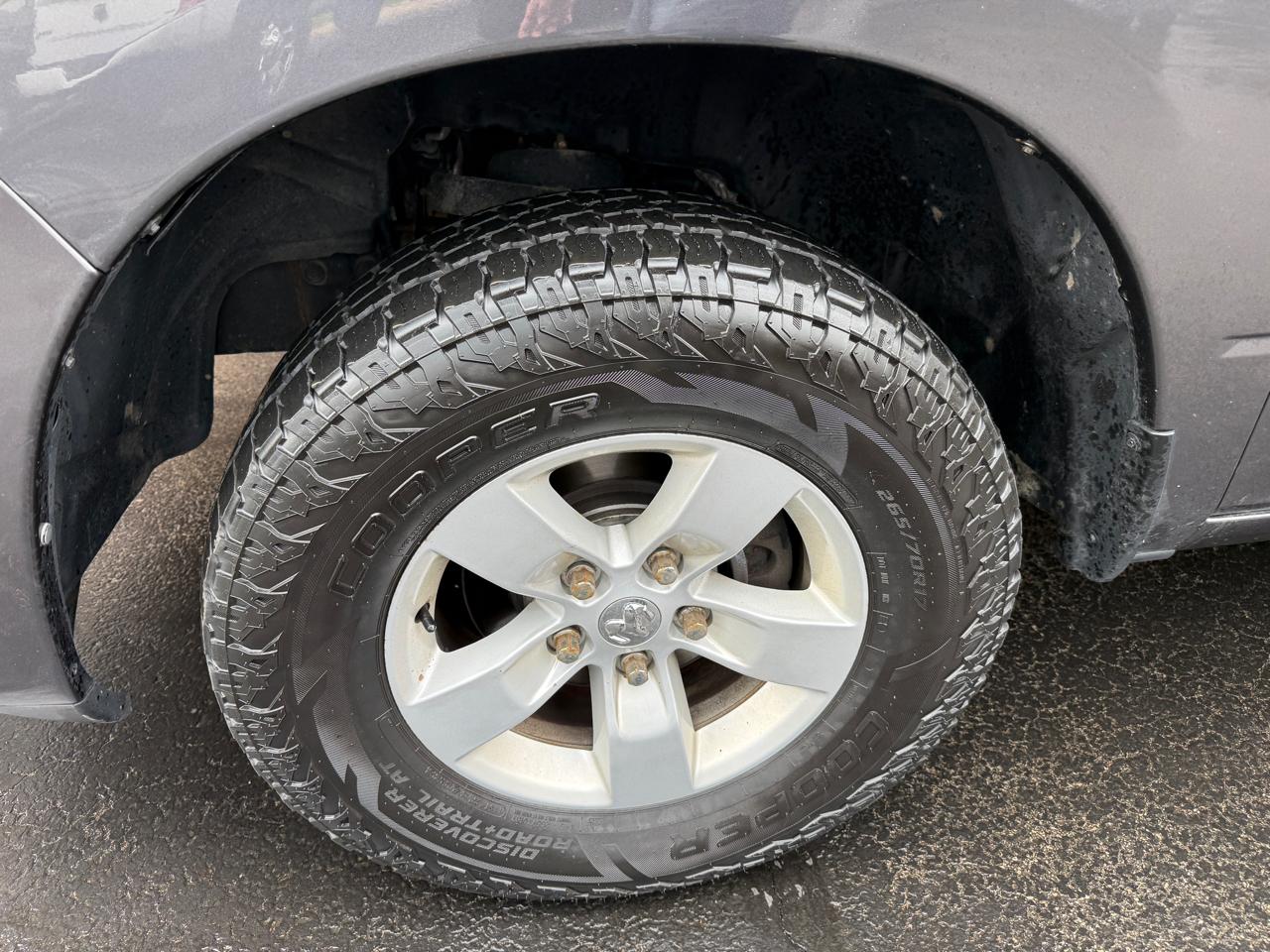RAM 1500 4WD Quad Cab 140.5" Express 2017