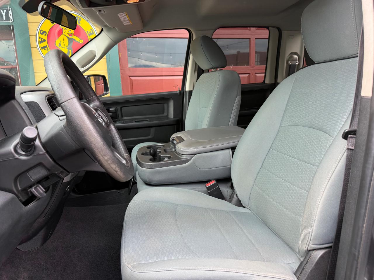 RAM 1500 4WD Quad Cab 140.5" Express 2017