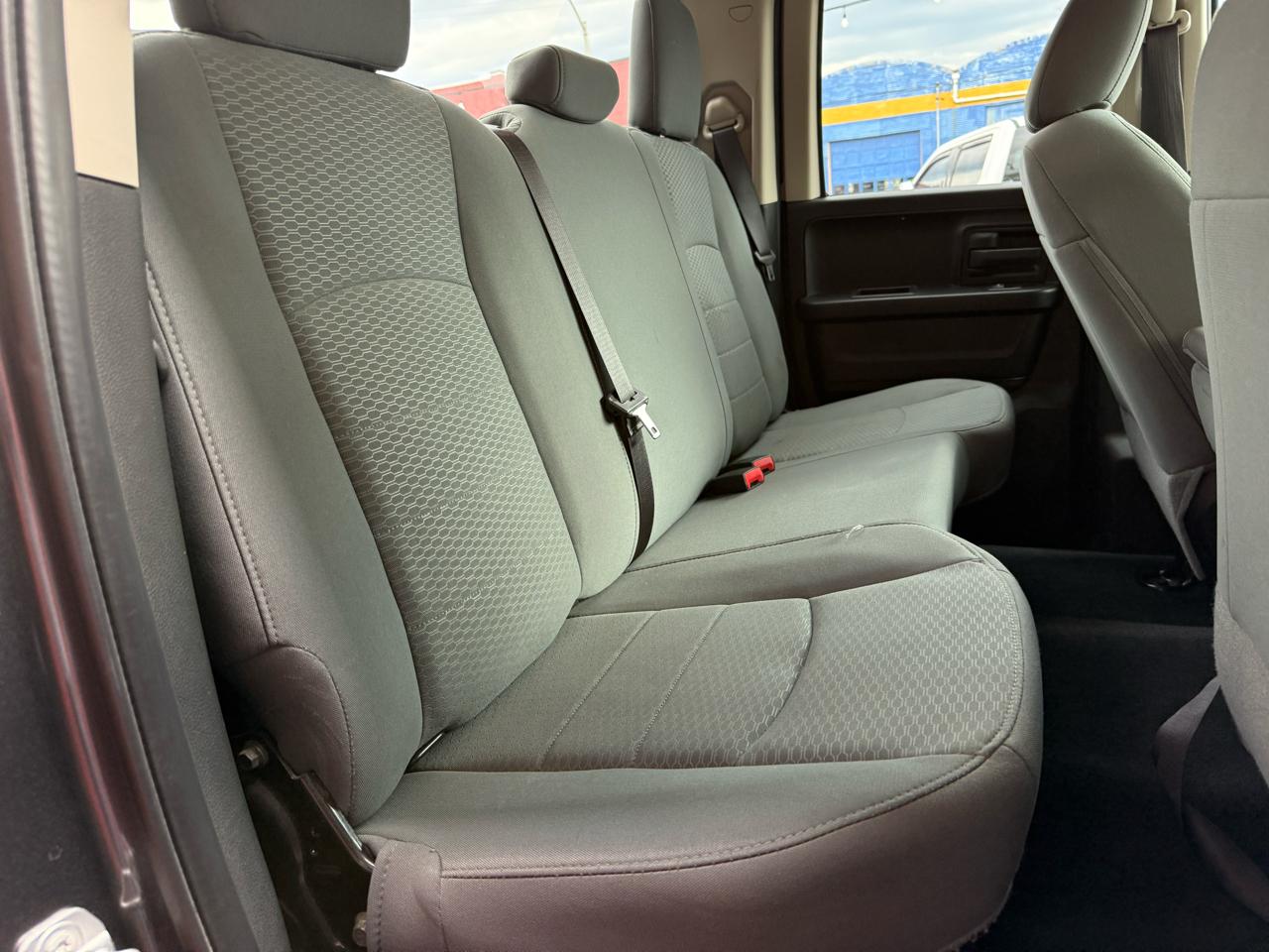 RAM 1500 4WD Quad Cab 140.5" Express 2017