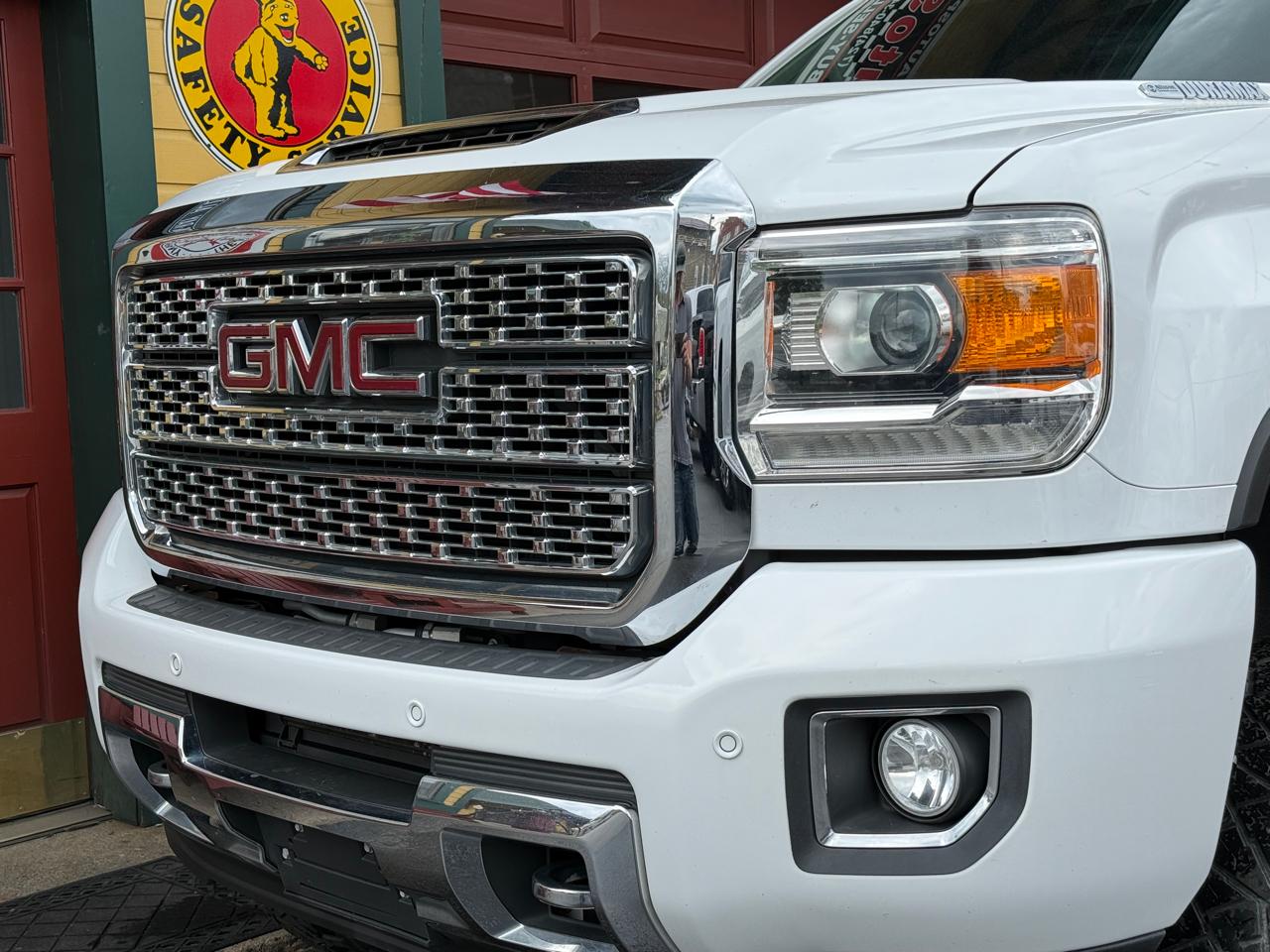 GMC Sierra 2500HD Denali Crew Cab 4WD 2019