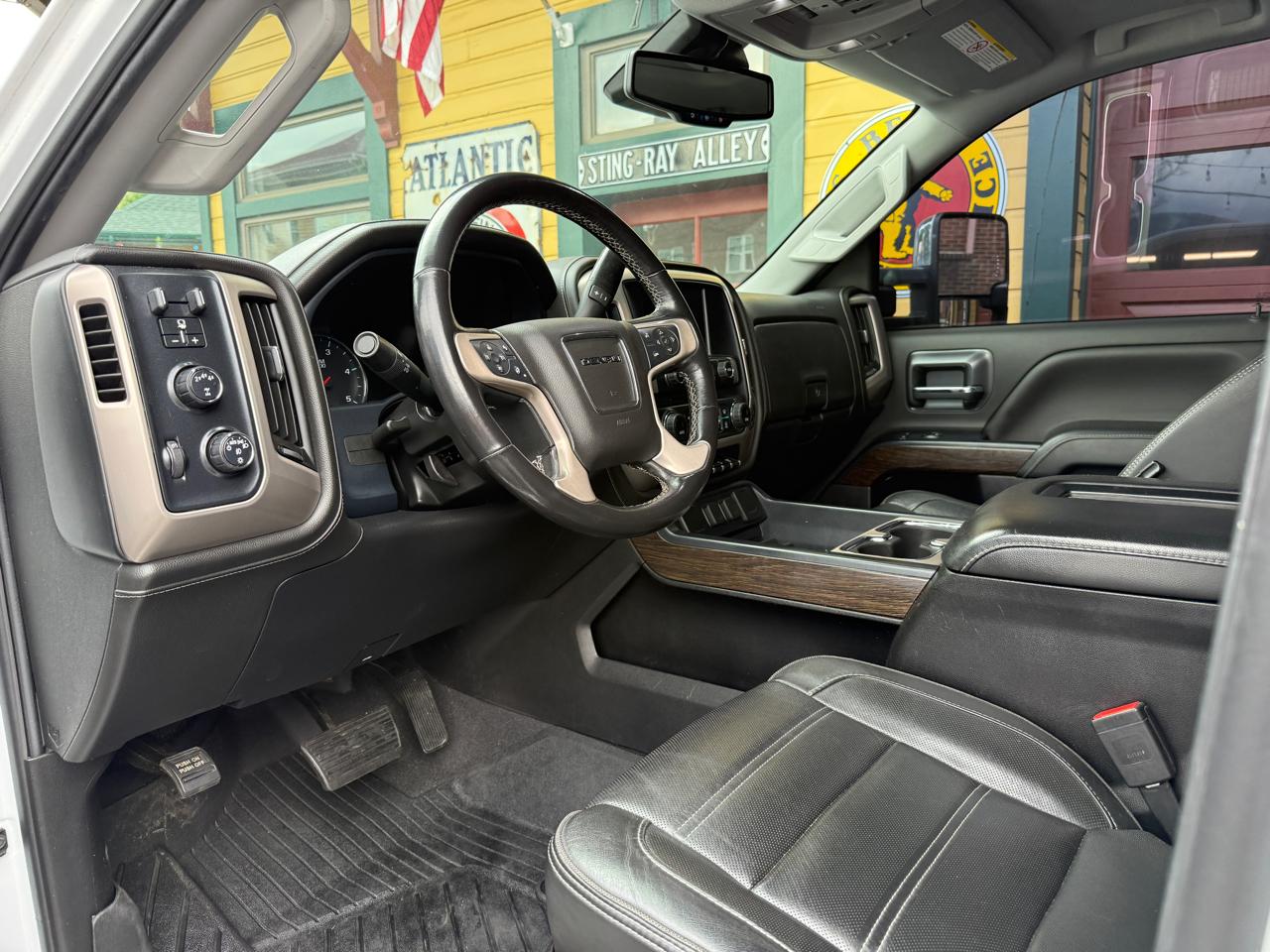 GMC Sierra 2500HD Denali Crew Cab 4WD 2019