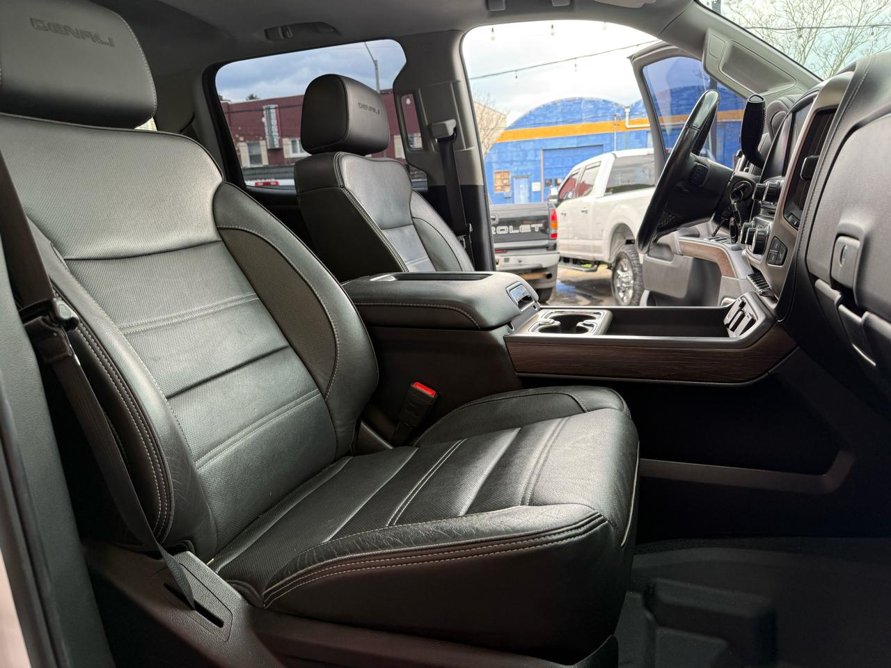 GMC Sierra 2500HD Denali Crew Cab 4WD 2019