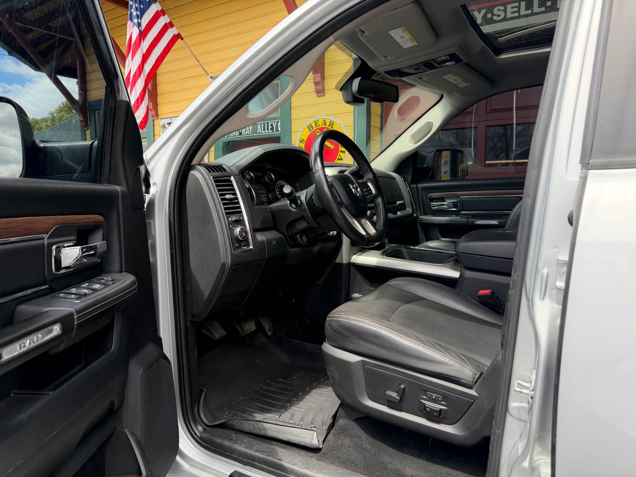 RAM 2500 Laramie Crew Cab SWB 4WD 2016