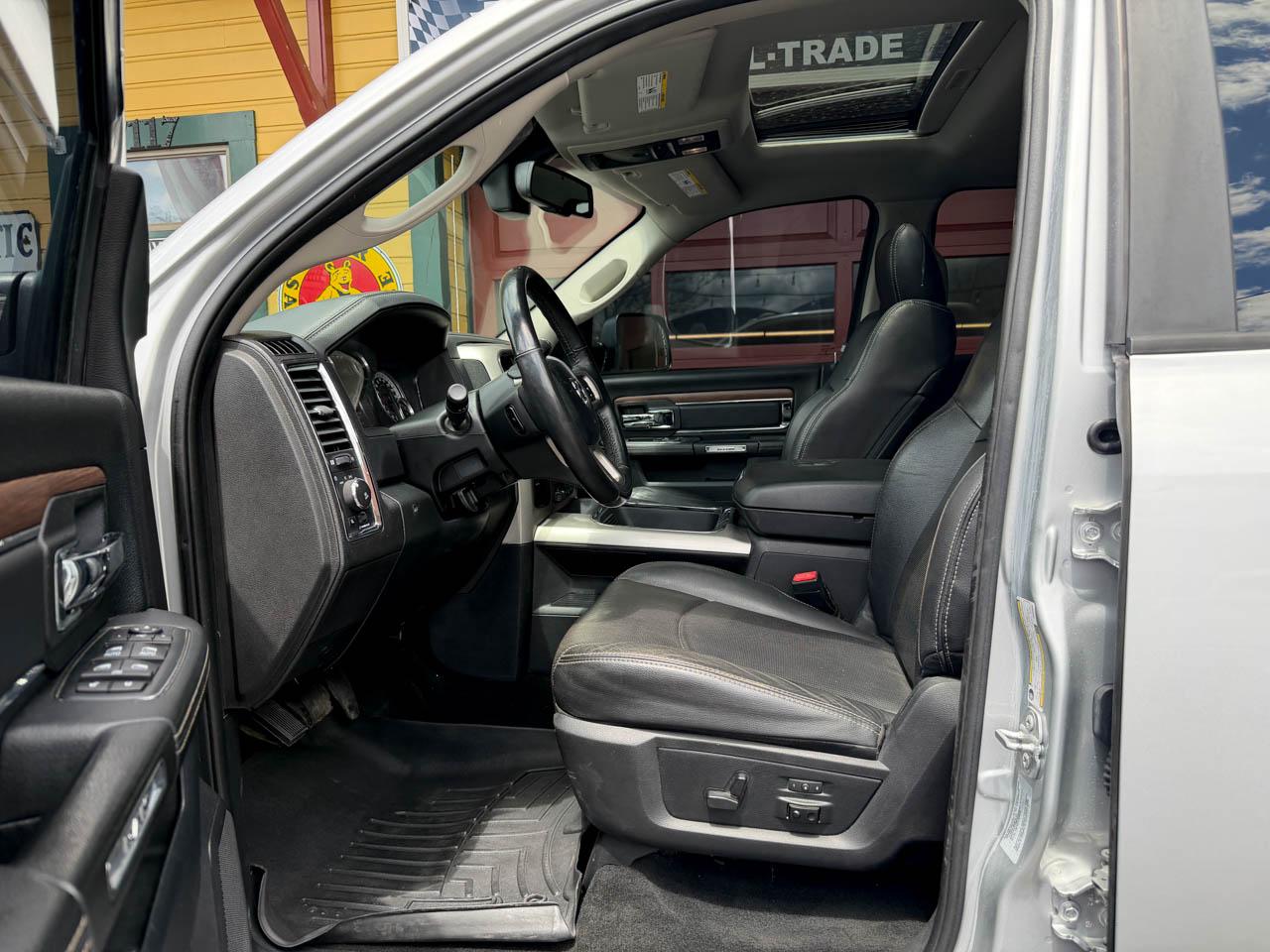 RAM 2500 Laramie Crew Cab SWB 4WD 2016