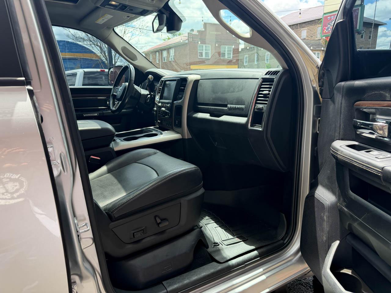 RAM 2500 Laramie Crew Cab SWB 4WD 2016