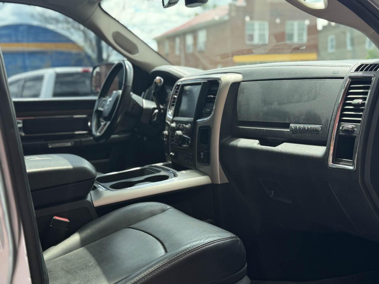 RAM 2500 Laramie Crew Cab SWB 4WD 2016