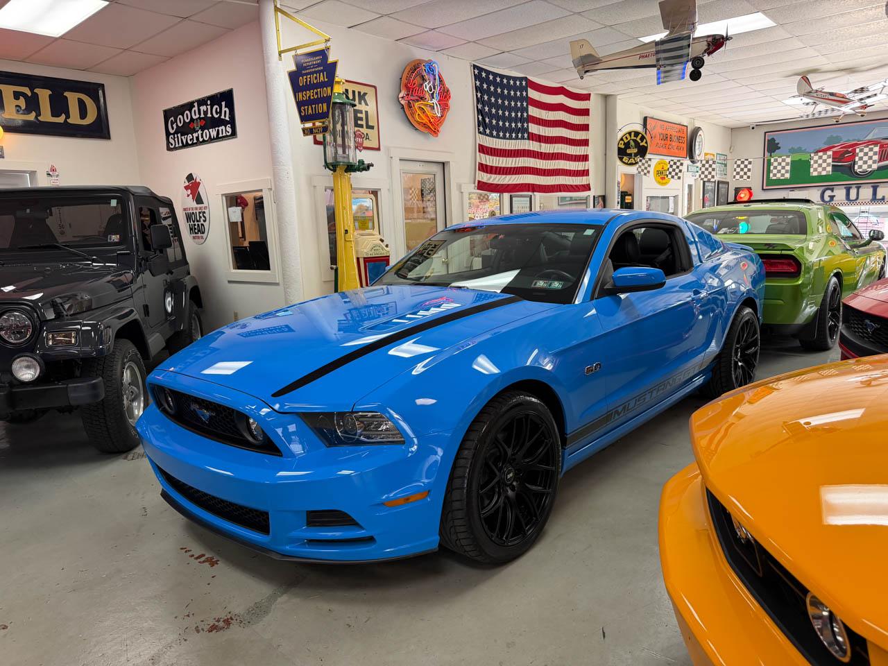 Ford Mustang GT Premium Coupe 2013