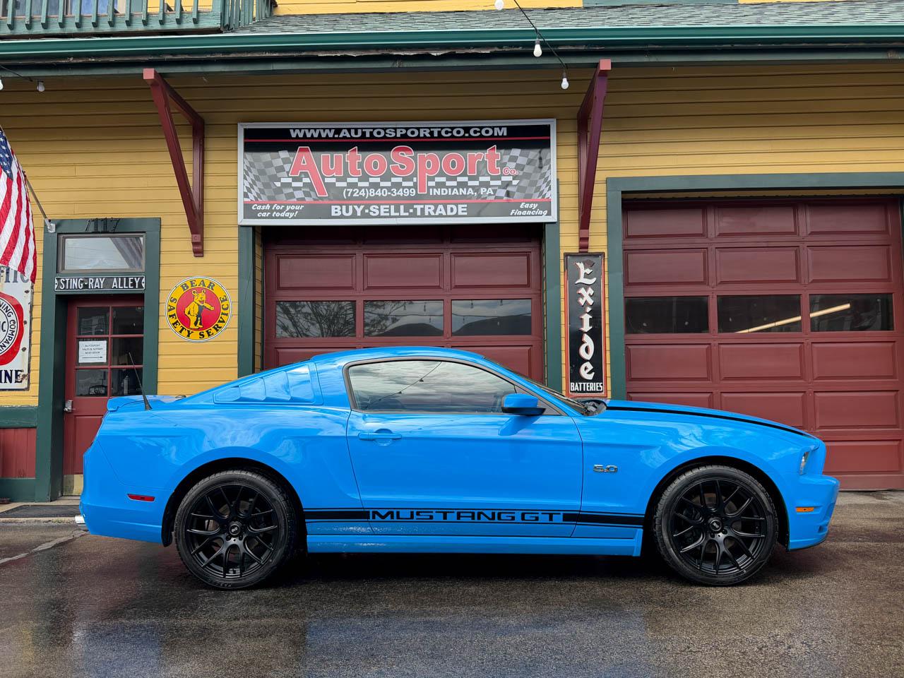 Ford Mustang GT Premium Coupe 2013