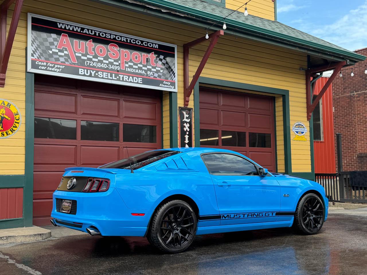 Ford Mustang GT Premium Coupe 2013
