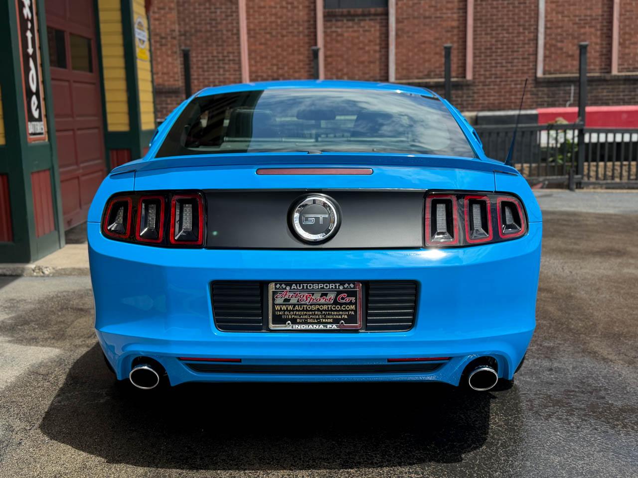 Ford Mustang GT Premium Coupe 2013