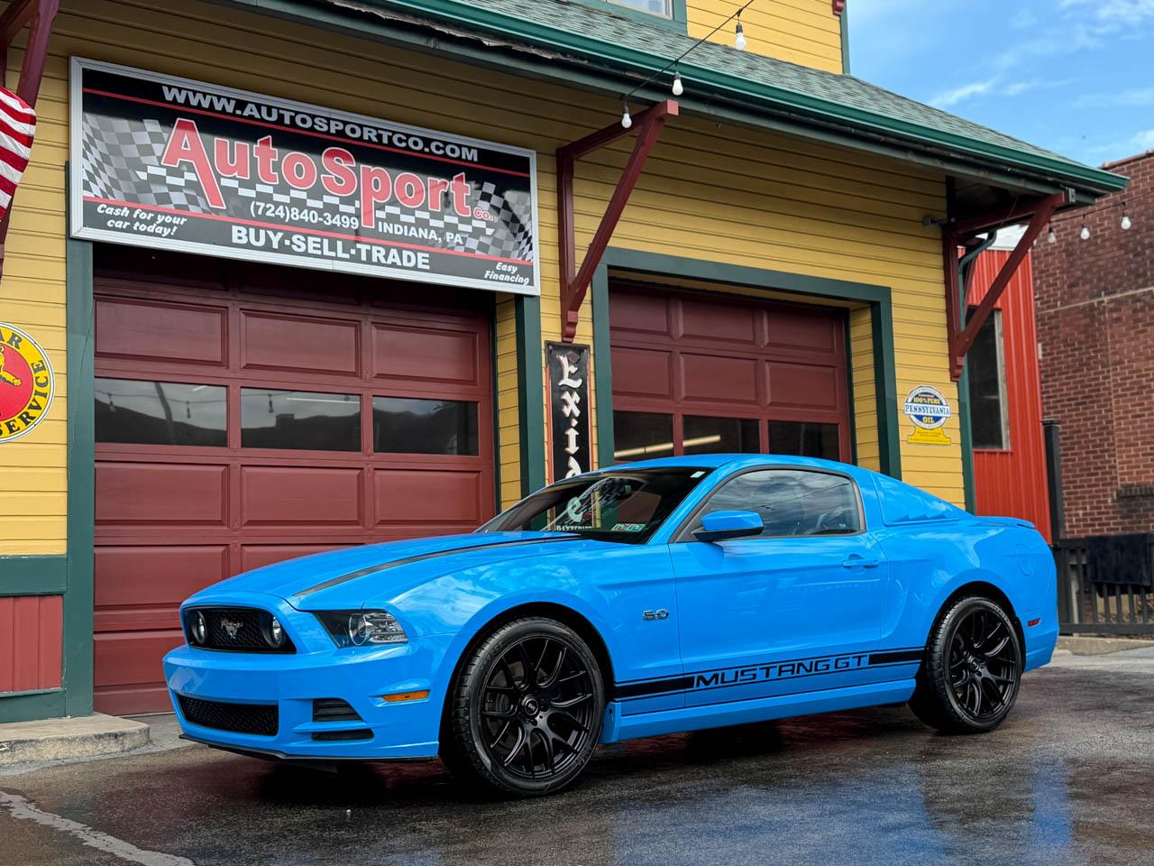 Ford Mustang GT Premium Coupe 2013