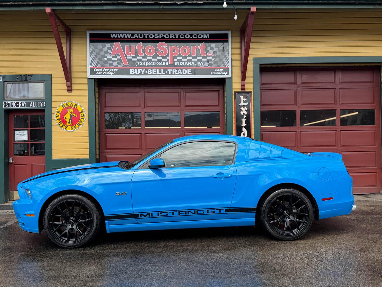 Ford Mustang GT Premium Coupe 2013