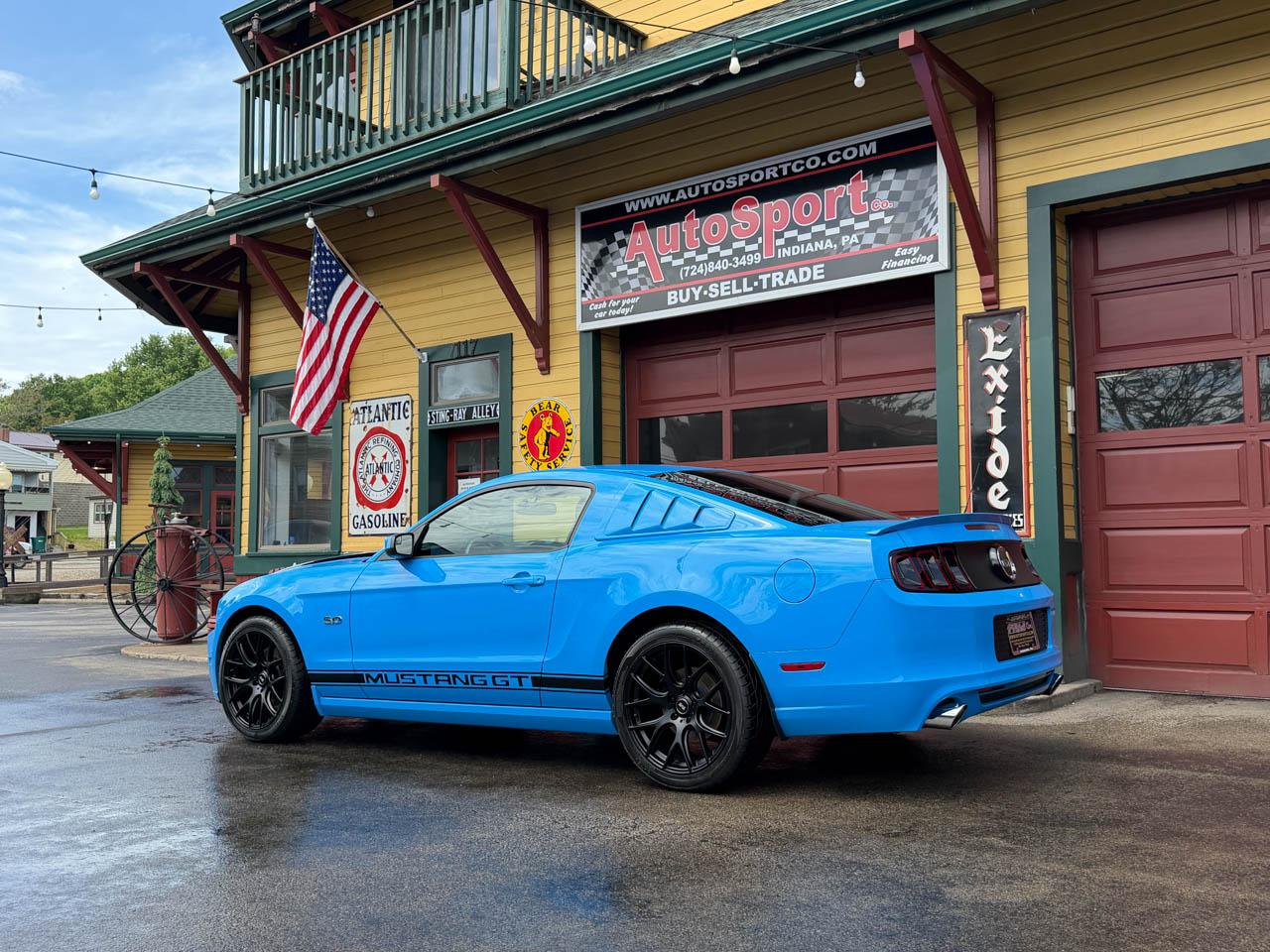 Ford Mustang GT Premium Coupe 2013