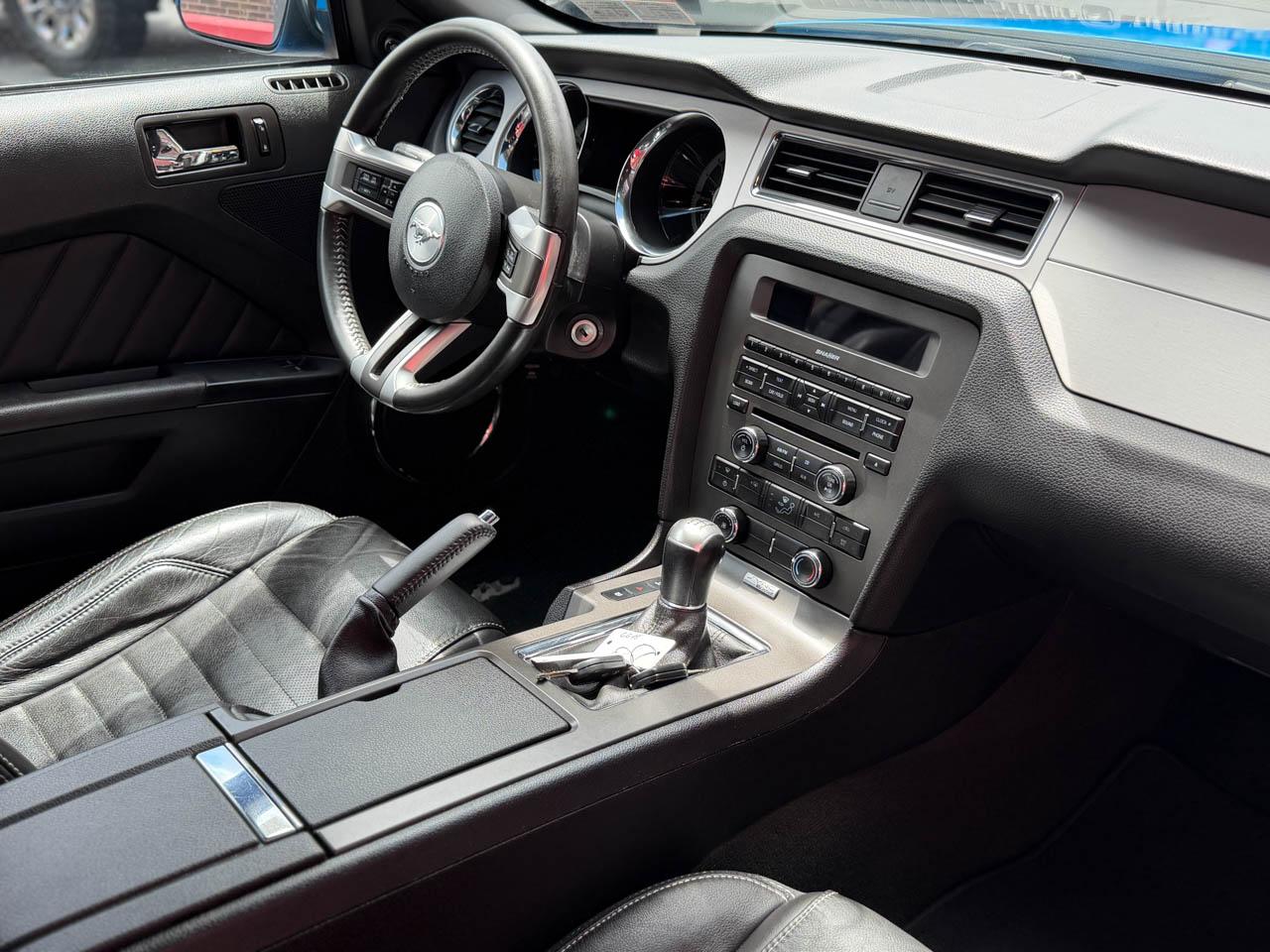 Ford Mustang GT Premium Coupe 2013