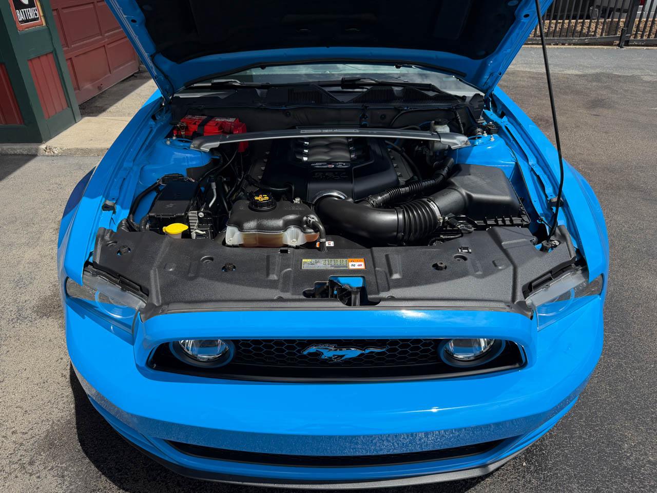 Ford Mustang GT Premium Coupe 2013