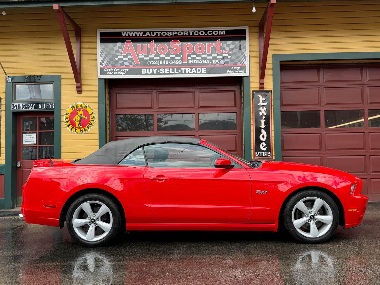 Ford Mustang GT convertible 2013