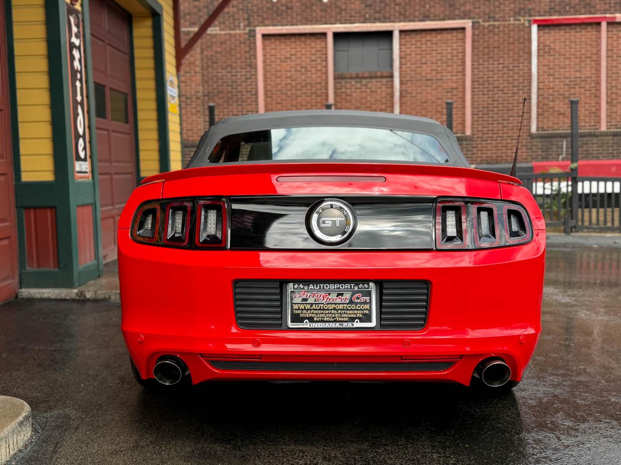 Ford Mustang GT convertible 2013