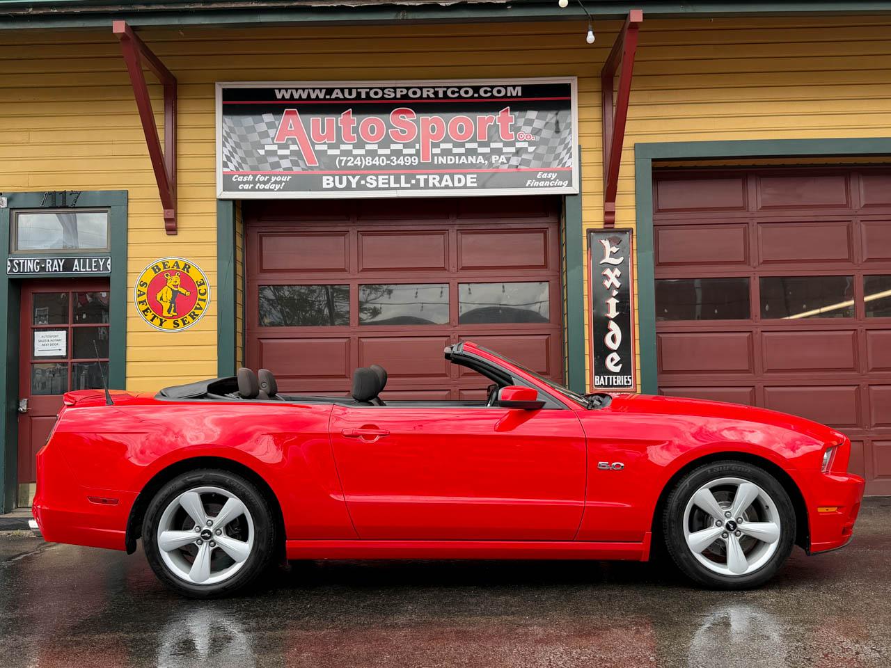 Ford Mustang GT convertible 2013