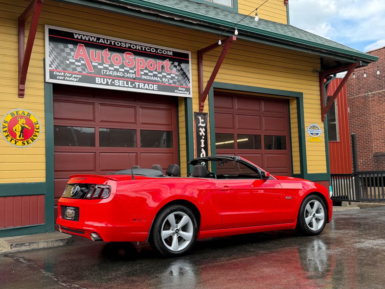 Ford Mustang GT convertible 2013