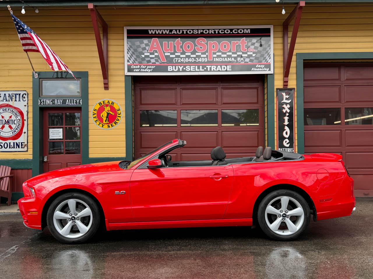 Ford Mustang GT convertible 2013